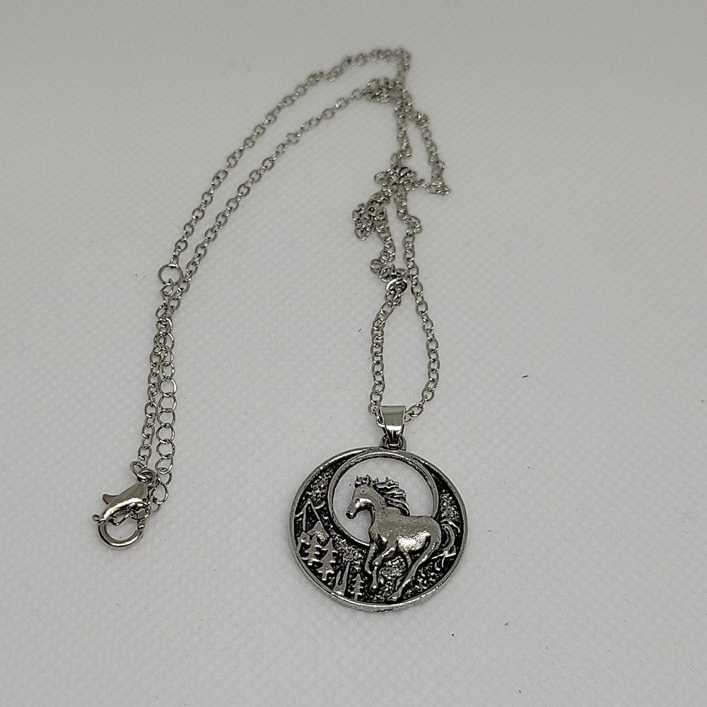 Western Round Pendant Horse 18" Silver Tone Necklace